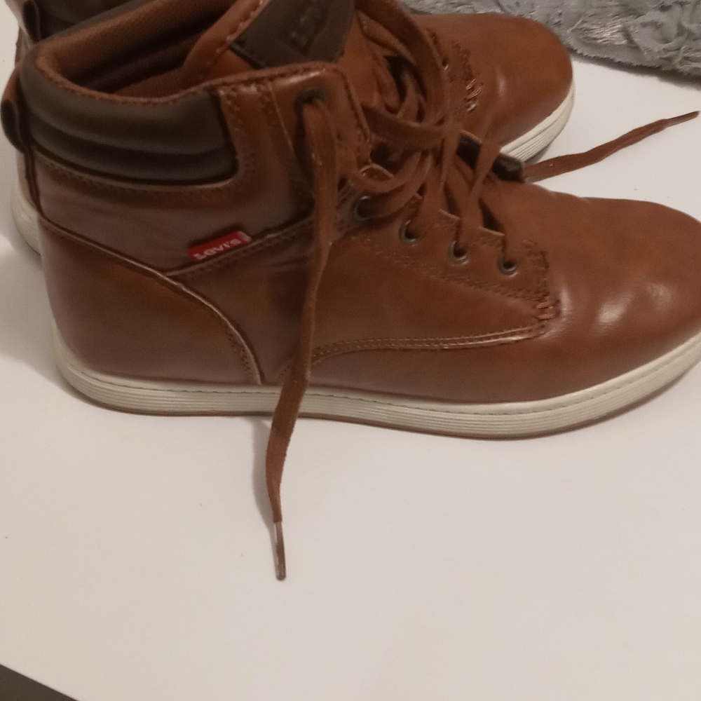 Boys shoes